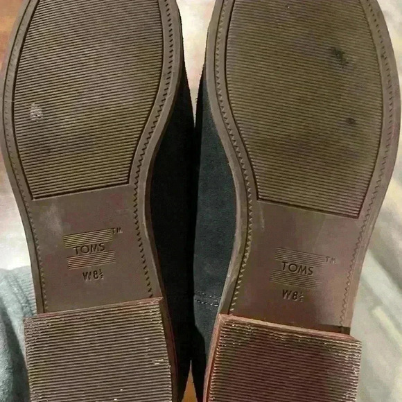 Tom’s women’s 8.5 Chelsea boot in Grey  suede - Picture 5 of 5